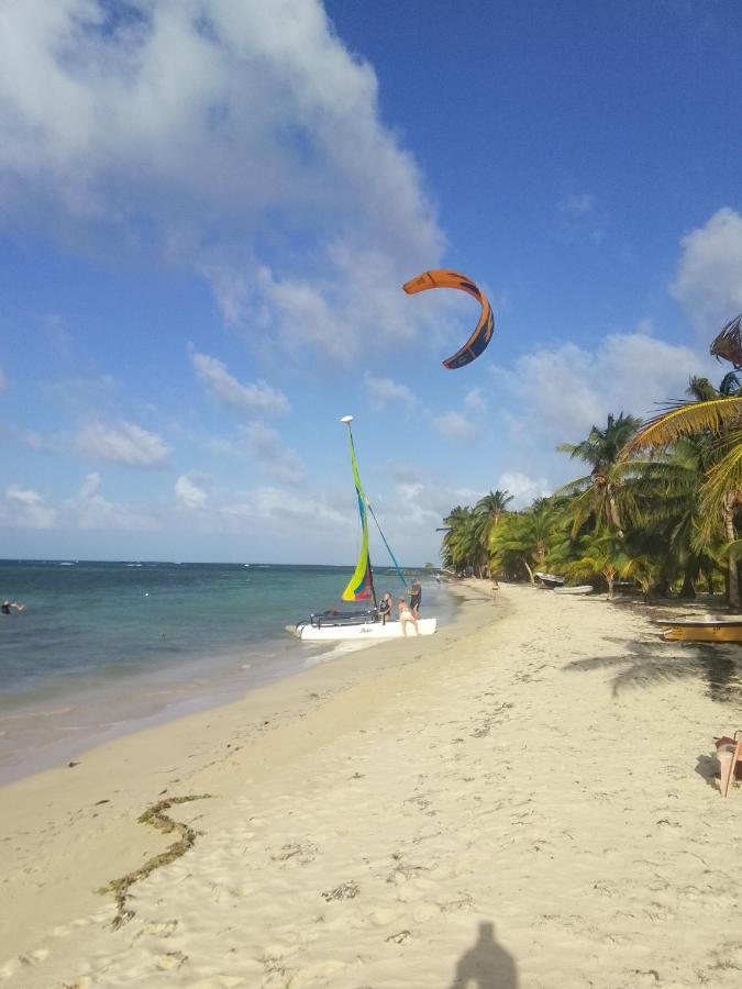 Lulu Beach Hotel Pulau Corn Luaran gambar